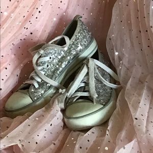 Girls Size 3 Stevie’s shoes gray with glitter